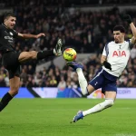 CÚ SÚT ĐIÊN RỒ! Solanke 'học lỏm' tuyệt chiêu bọ cạp của Giroud, cứu Tottenham cầm hòa Man City 1