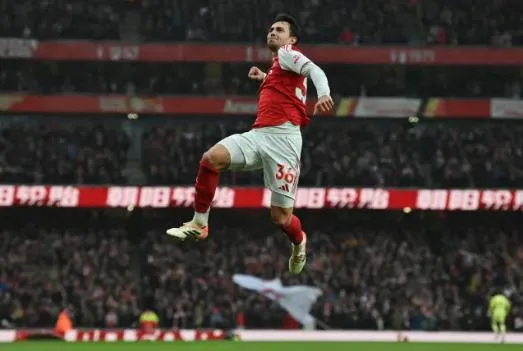 Zubimendi mở tỷ số cho Arsenal trước Sunderland. Zubimendi mo ty so cho Arsenal truoc Sunderland.