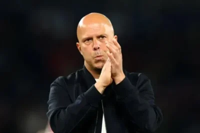 Sốc: Liverpool chính thức quyết định tương lai Arne Slot, tuyên bố bất ngờ về Xabi Alonso 1